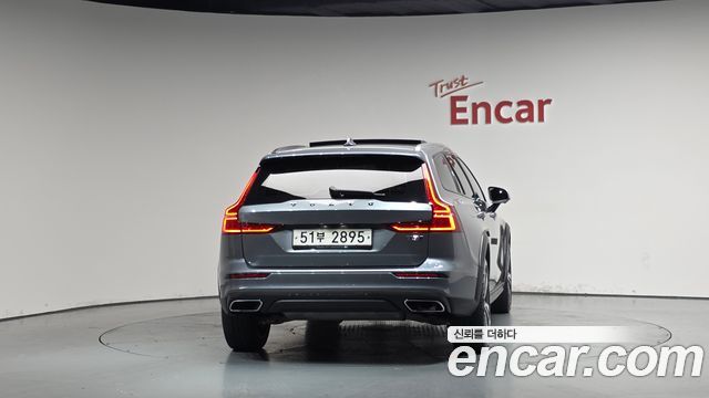 Volvo V60 Cross Country 2-го поколения T5 Pro AWD - фото 2