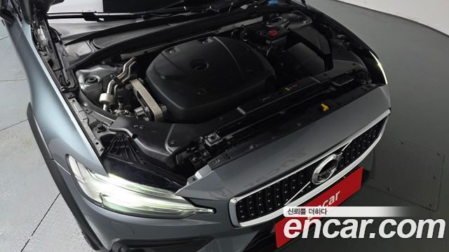 Volvo V60 Cross Country 2-го поколения T5 Pro AWD - фото 4