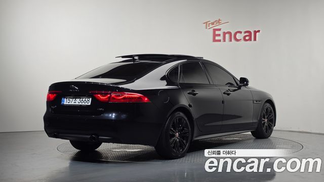 Jaguar XF X260 25t Chequered Flag Edition - фото 1