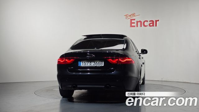 Jaguar XF X260 25t Chequered Flag Edition - фото 3