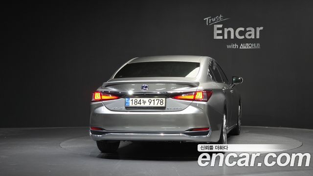 Lexus ES 300h 7-го поколения Luxury Plus - фото 3