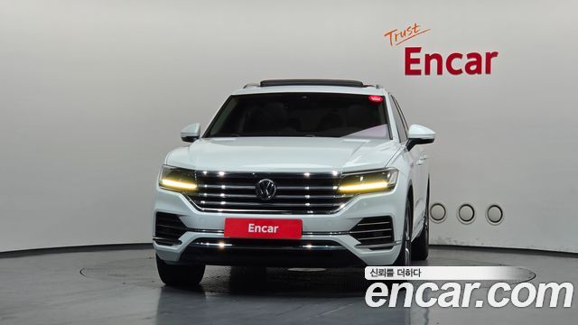 Volkswagen Touareg 3-го поколения 3.0 TDI Prestige - фото 2