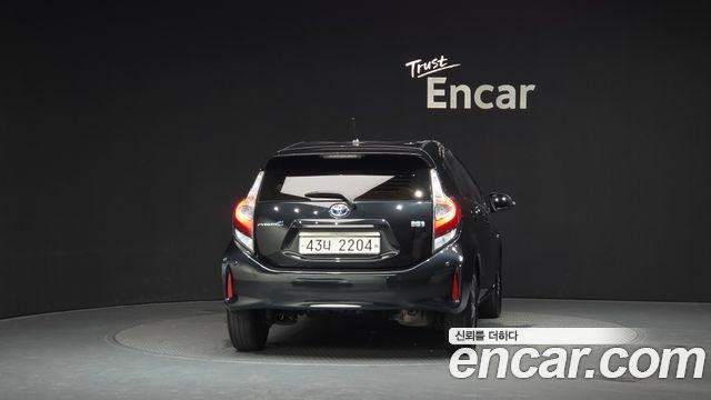 Toyota Prius 1.5 - фото 3