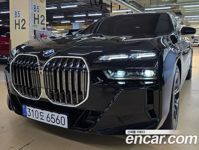 BMW 7 Series G70 740i xDrive M Sport Limited - фото 1