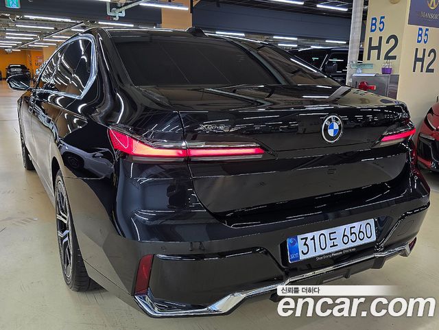 BMW 7 Series G70 740i xDrive M Sport Limited - фото 2