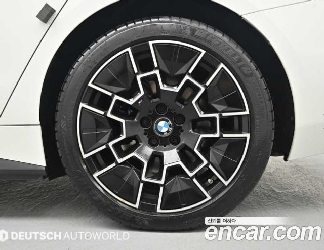 BMW i4 eDrive40 M Sports - фото 4