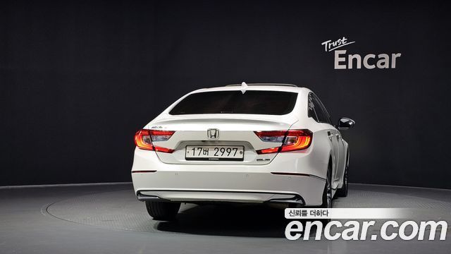 Honda Accord 10-го поколения 2.0 Hybrid EX-L - фото 3