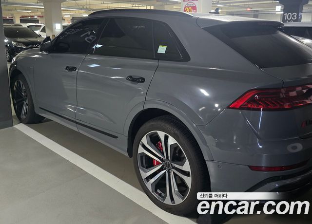 Audi Q8 55 TFSI Quattro Premium - фото 1