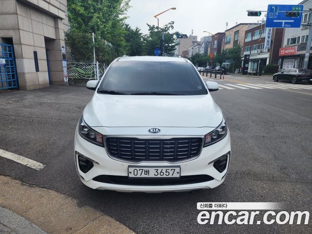 Kia Carnival Новый 9-Seater Luxury - фото 0