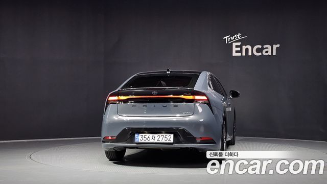Toyota Prius 5-го поколения 2.0 XLE - фото 3