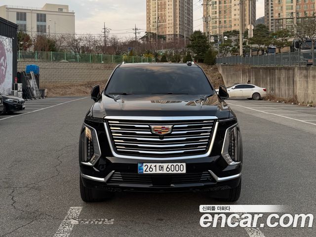 Cadillac Escalade 5-го поколения 6.2 ESV ESV Premium Luxury Platinum - фото 0