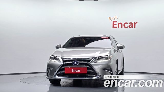 Lexus ES 300h 7-го поколения Luxury - фото 1