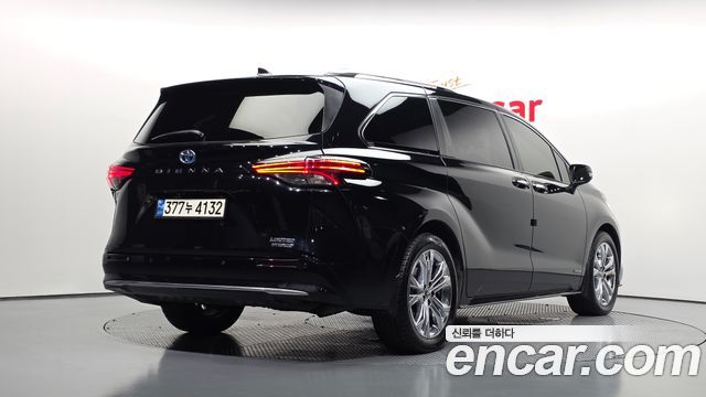 Toyota Sienna 4-го поколения 2.5 Hybrid 2WD - фото 1