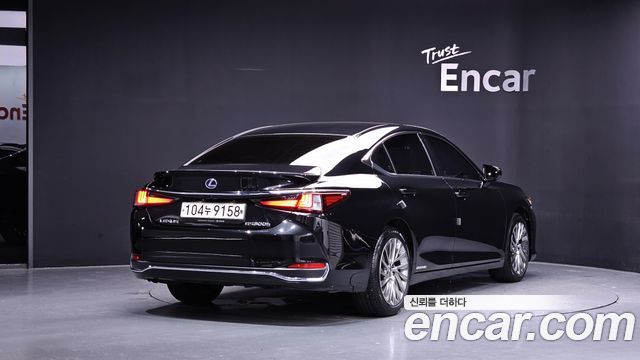 Lexus ES 300h 7-го поколения Executive - фото 1
