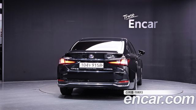 Lexus ES 300h 7-го поколения Executive - фото 3