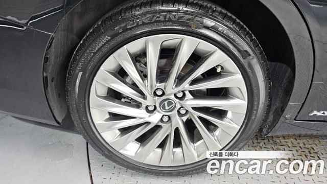 Lexus ES 300h 7-го поколения Executive - фото 4