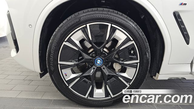 BMW iX3 M Sports - фото 4