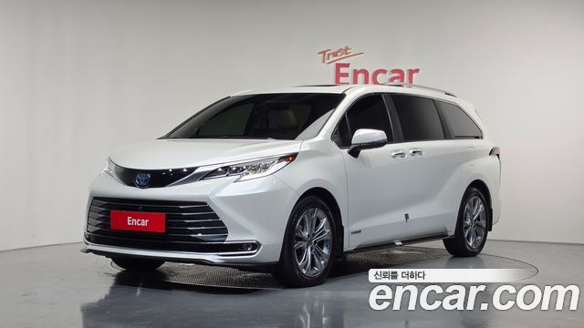 Toyota Sienna 4-го поколения 2.5 Hybrid 2WD - фото 0
