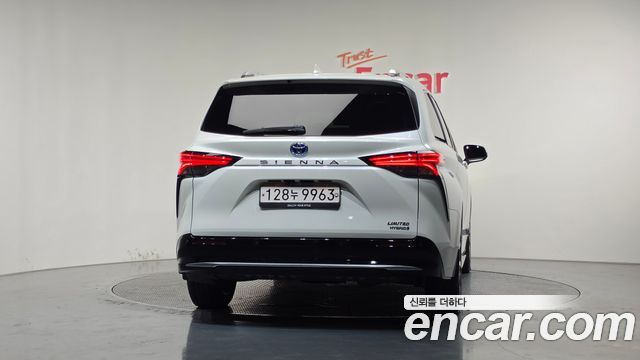 Toyota Sienna 4-го поколения 2.5 Hybrid 2WD - фото 3
