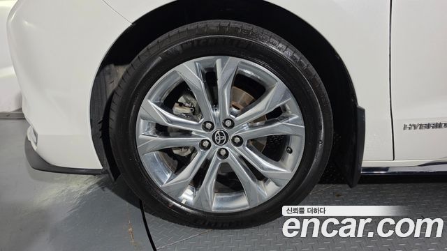 Toyota Sienna 4-го поколения 2.5 Hybrid 2WD - фото 4