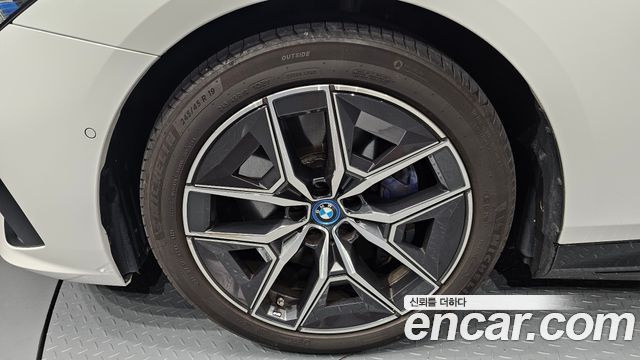 BMW i5 G60 eDrive 40 M Sport - фото 3
