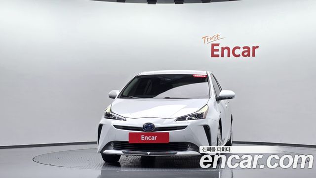 Toyota Prius 4-го поколения 1.8 - фото 1