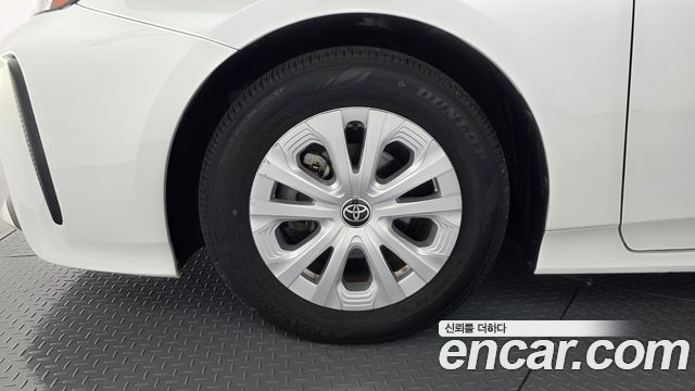 Toyota Prius 4-го поколения 1.8 - фото 3