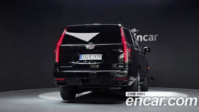 Cadillac Escalade 5-го поколения 6.2 ESV ESV Sports Platinum - фото 3