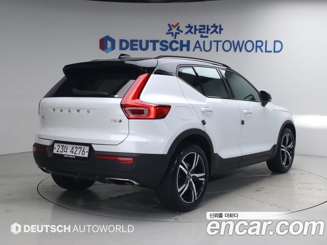 Volvo XC40 T4 R-Design - фото 1