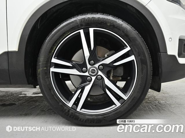 Volvo XC40 T4 R-Design - фото 4