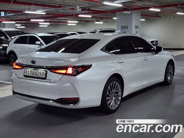 Lexus ES 300h 7-го поколения Luxury Plus - фото 1