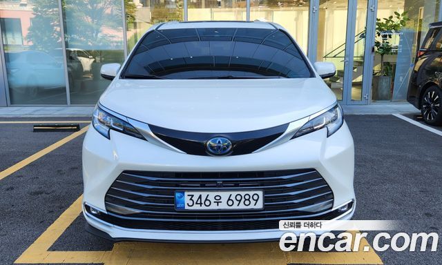 Toyota Sienna 4-го поколения 2.5 Hybrid 2WD - фото 0