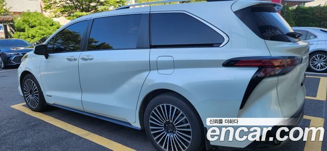 Toyota Sienna 4-го поколения 2.5 Hybrid 2WD - фото 4