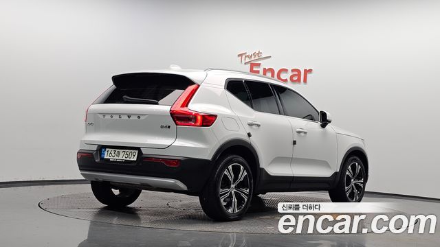 Volvo XC40 B4 Inscription - фото 0