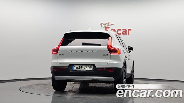 Volvo XC40 B4 Inscription - фото 2