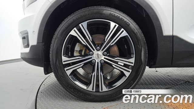 Volvo XC40 B4 Inscription - фото 3
