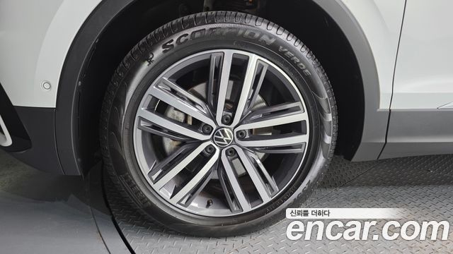 Volkswagen Tiguan Allspace 2.0 TSI Prestige - фото 4