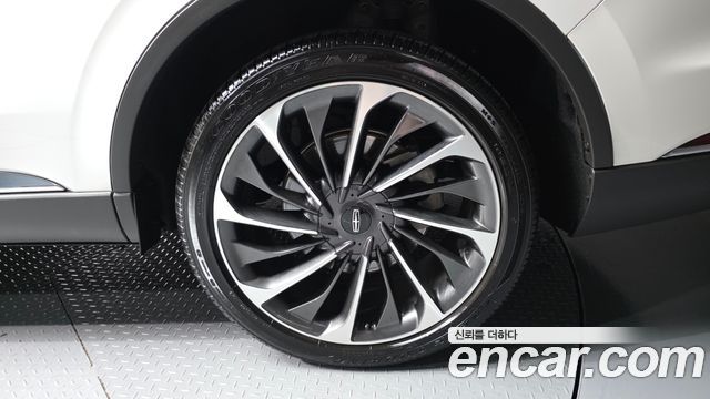 Lincoln Aviator 2-го поколения 3.0 Reserve AWD - фото 4