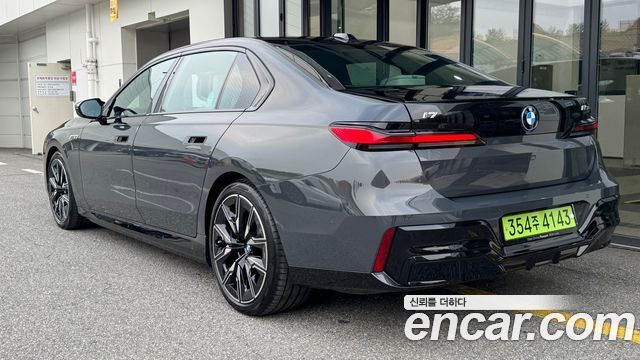 BMW i7 G70 M70 xDrive M Performance - фото 1