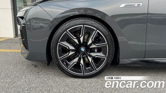 BMW i7 G70 M70 xDrive M Performance - фото 4