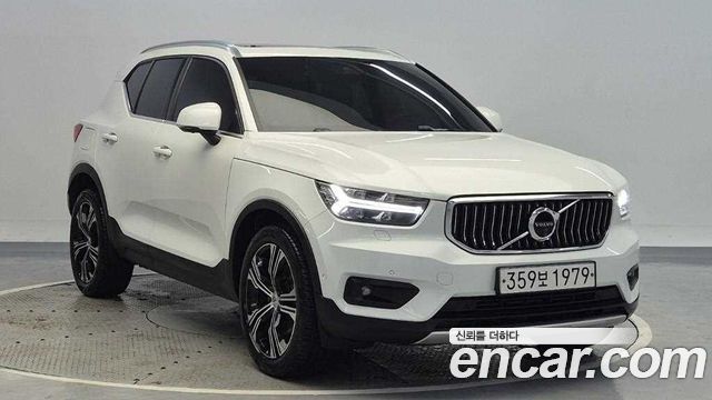 Volvo XC40 T4 Inscription - фото 1