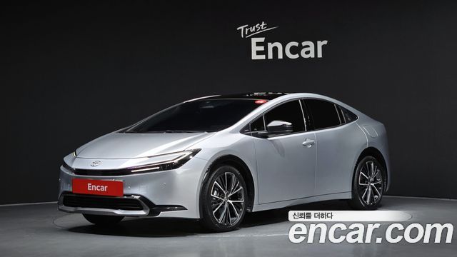 Toyota Prius 5-го поколения 2.0 XLE - фото 0