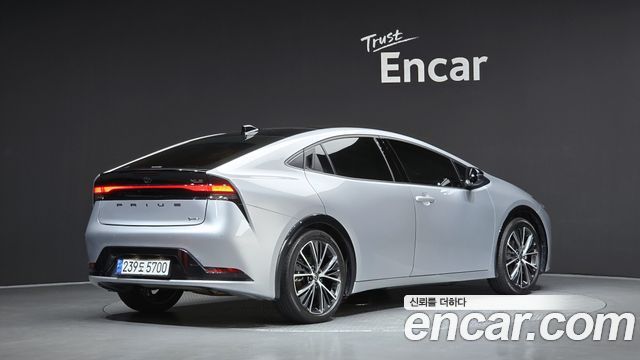 Toyota Prius 5-го поколения 2.0 XLE - фото 1
