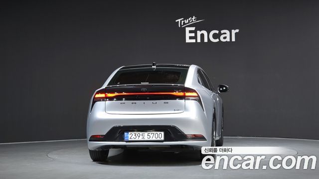 Toyota Prius 5-го поколения 2.0 XLE - фото 3
