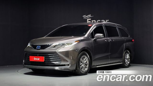 Toyota Sienna 4-го поколения 2.5 Hybrid AWD - фото 0