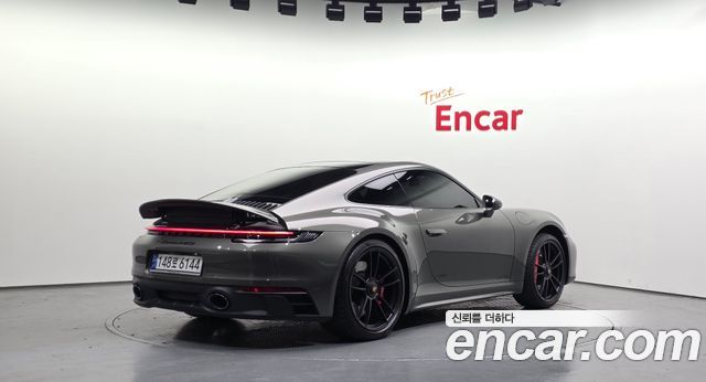 Porsche 911 Carrera 4 GTS - фото 1