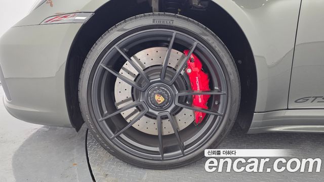 Porsche 911 Carrera 4 GTS - фото 4