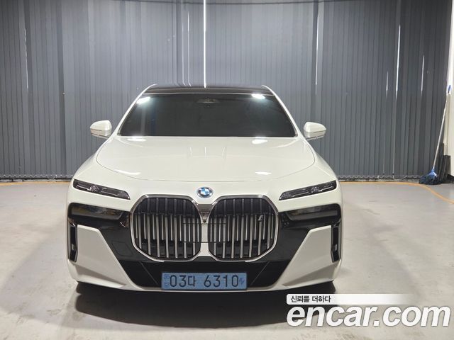 BMW i7 G70 xDrive 60 M sport - фото 1