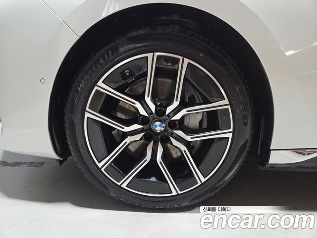 BMW i7 G70 xDrive 60 M sport - фото 4