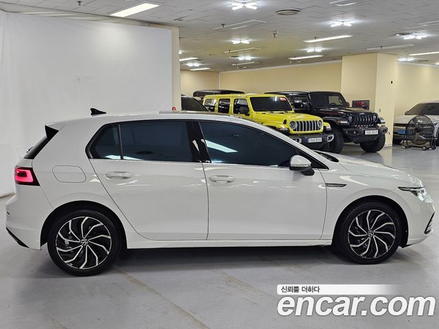 Volkswagen Golf 8-го поколения 2.0 TDI Prestige - фото 4